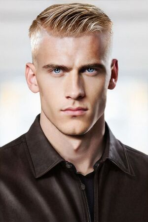 Eron Valdek in privater Aufnahme (2526)